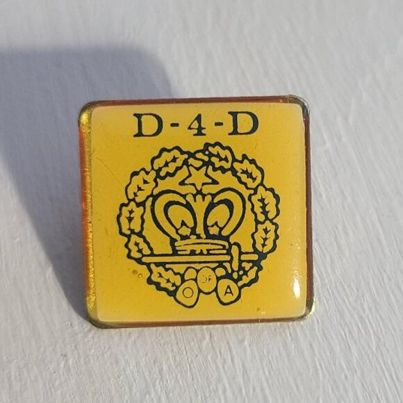 Order Of The Amaranth D-4-D Vintage Crown Lapel Pin - Picture 1 of 4